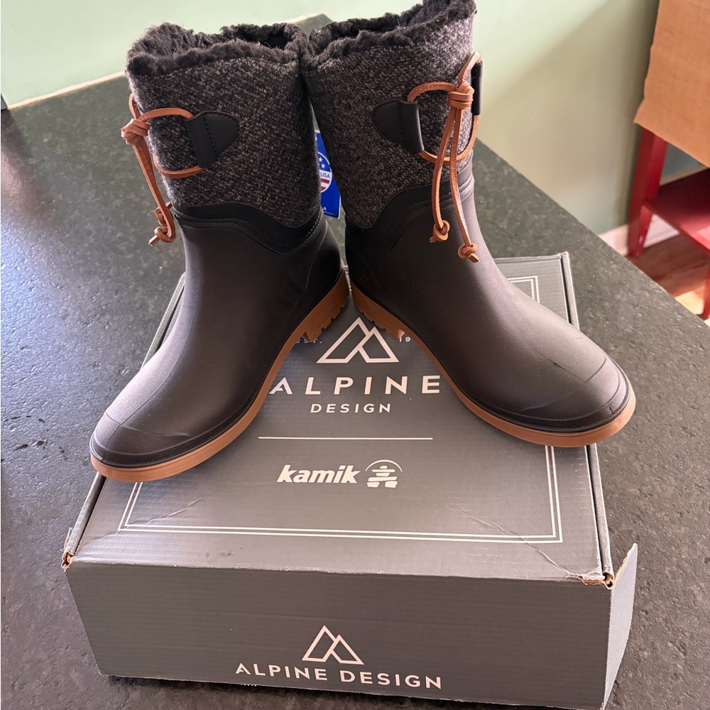 Alpine Design Women's Black and Brown Winter Boots